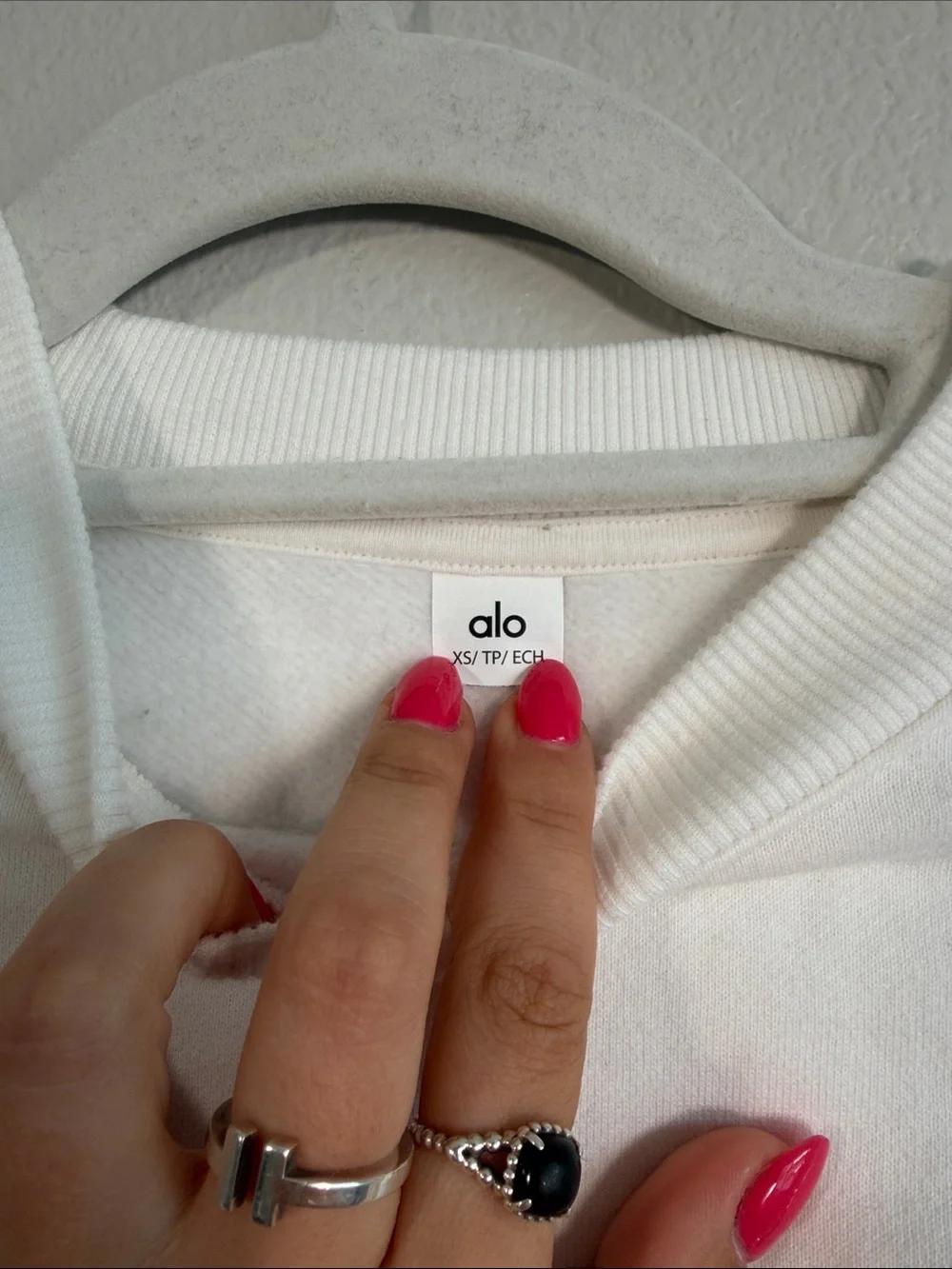 ALO Yoga Cropped Accolade in Ivory - XS